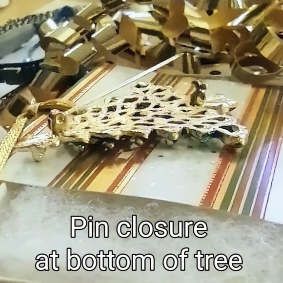 Green Enamel Christmas Tree Pin - Picture 6 of 11